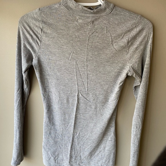 Hollister Ribbed Keyhole Long Sleeve - Picture 2 of 4